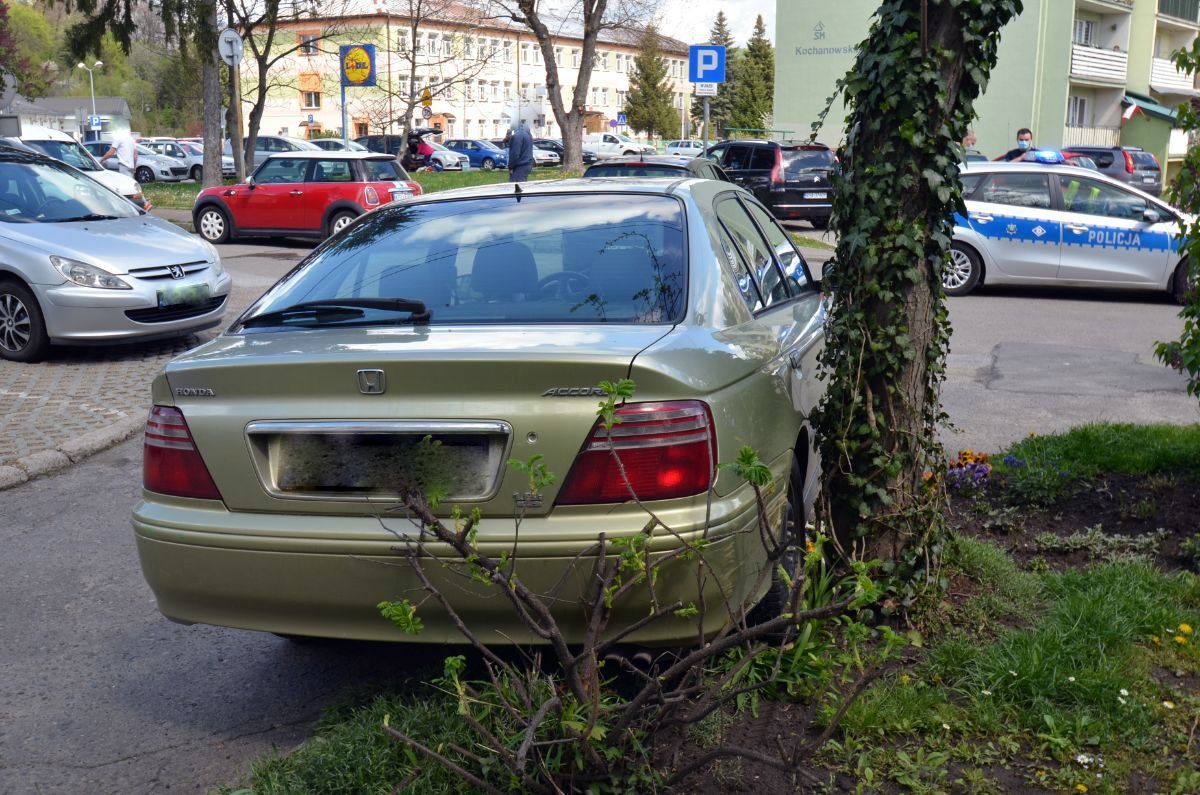 SANOK: Obywatelskie zatrzymanie pijanego kierowcy na Ogrodowej [FOTO] - Zdjęcie główne