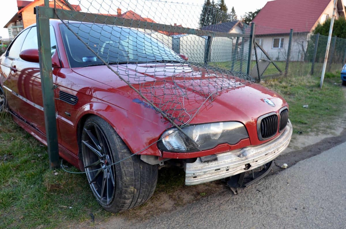 SANOK: Stracił panowanie nad pojazdem i wjechał w ogrodzenie [AKTUALIZACJA] - Zdjęcie główne