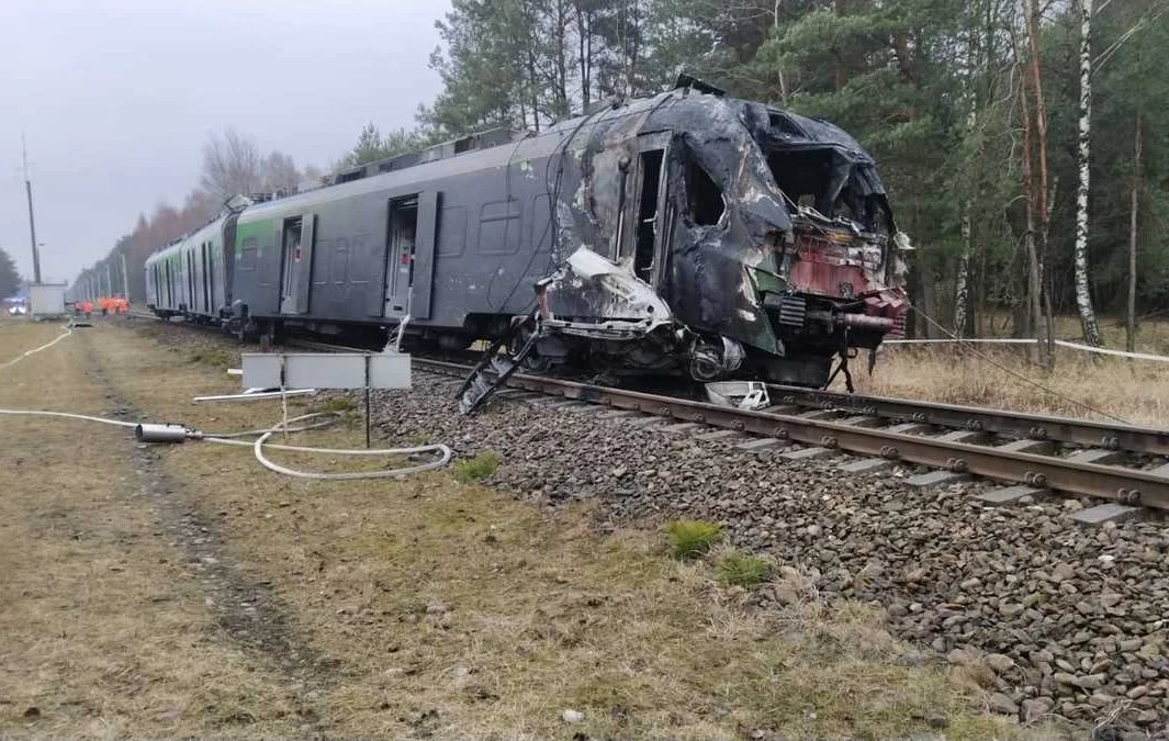 Tragedia na przejeździe kolejowym. Nie żyje 17-latka - Zdjęcie główne