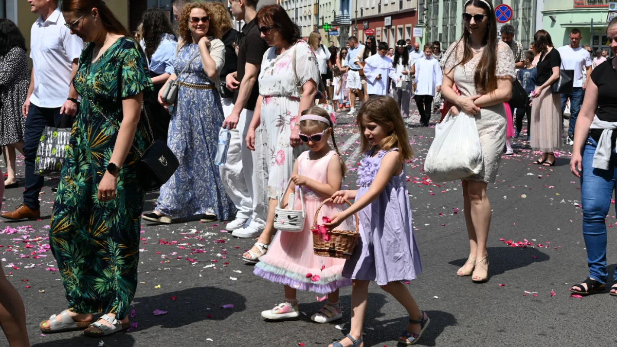 Uroczysta procesja Bożego Ciała przeszła ulicami Sanoka - Zdjęcie główne