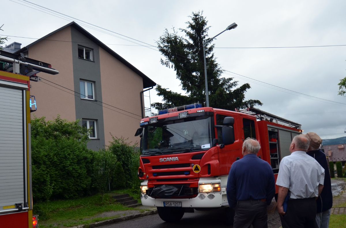 Piorun uderzył w dom jednorodzinny w Sanoku [FOTO+VIDEO] - Zdjęcie główne