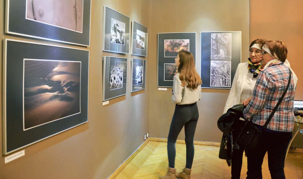 Sanok. Jedenastu fotografików zachwyciło sanoczan wystawą swoich prac.  - Zdjęcie główne