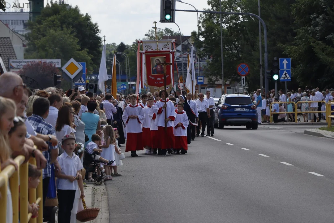 Boże Ciało. Ulicami Sanoka przeszła procesja [ZDJĘCIA] - Zdjęcie główne