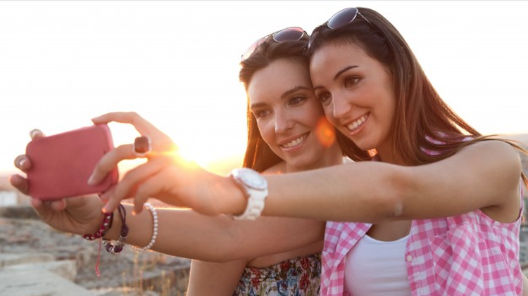 Jesteśmy pokoleniem selfie - Zdjęcie główne