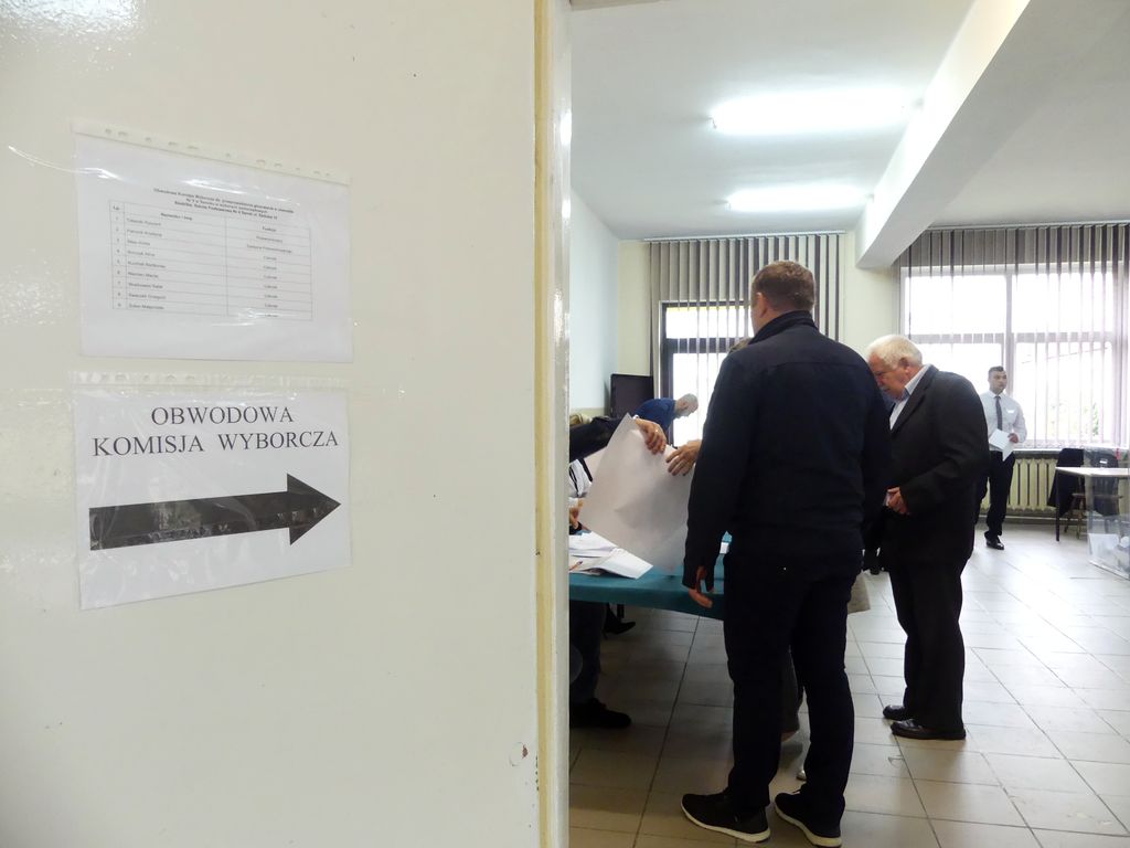 WYBORY SAMORZĄDOWE 2018: Frekwencja wyborcza z godziny 17 [AKTUALIZACJA] - Zdjęcie główne