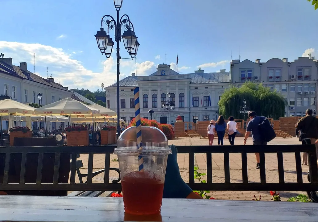 Sanocki Rynek się zazieleni i powstaną nowe ogródki gastronomiczne! - Zdjęcie główne