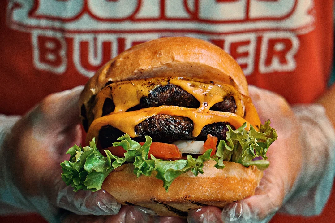10 miejsc gdzie serwują najlepsze burgery w Sanoku  - Zdjęcie główne