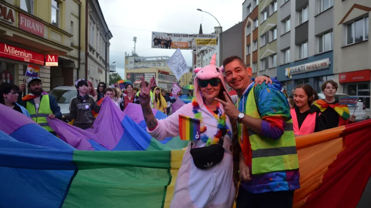 III Marsz Równości przeszedł ulicami Sanoka pod hasłem "Łączy nas miłość, łączy nas Sanok" - Zdjęcie główne