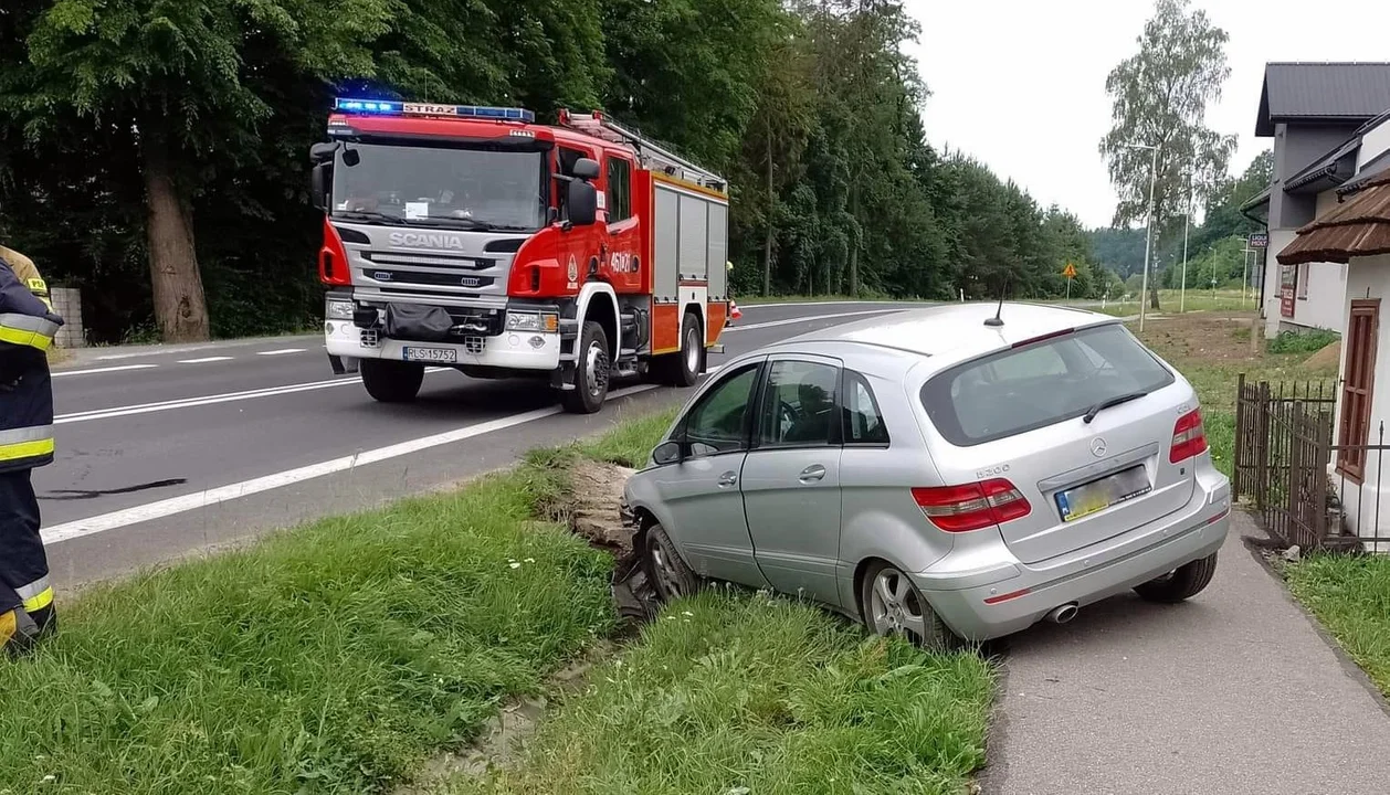 Olszanica. Kierowca zjechał z drogi i uderzył w przepust [ZDJĘCIA] - Zdjęcie główne
