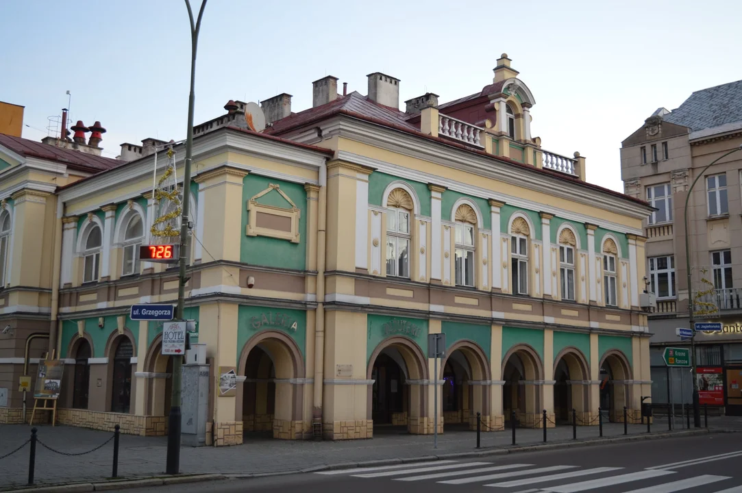 Sanok. Spotkanie z uchodźcami z Ukrainy i chętnymi do pomocy Sanoczanami. Зустріч біженців з міською владою  - Zdjęcie główne