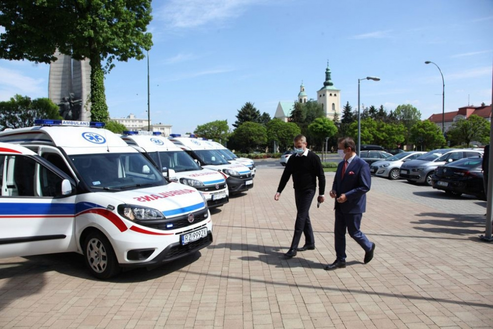 Pięć nowych karetek trafiło do stacji pogotowia na Podkarpaciu [VIDEO] - Zdjęcie główne