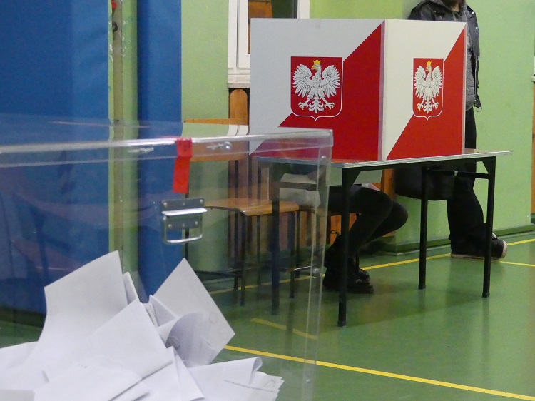 Czas na porządki. PKW przypomina: 30 dni na usunięcie plakatów - Zdjęcie główne