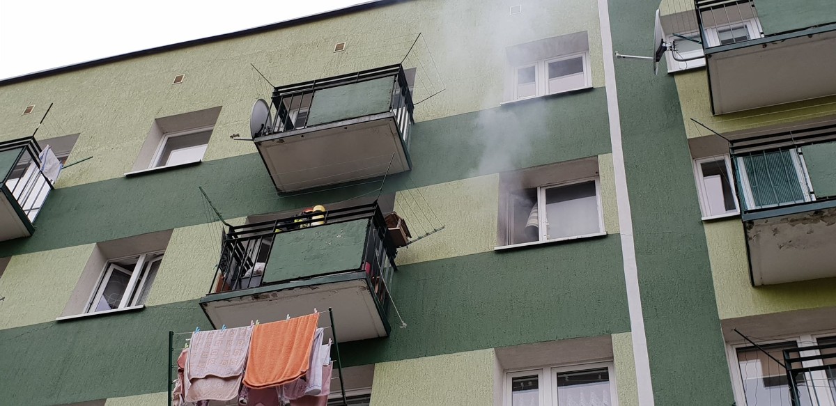 SANOK Z OSTATNIEJ CHWILI: Pożar w mieszkaniu na ul. Robotniczej - Zdjęcie główne