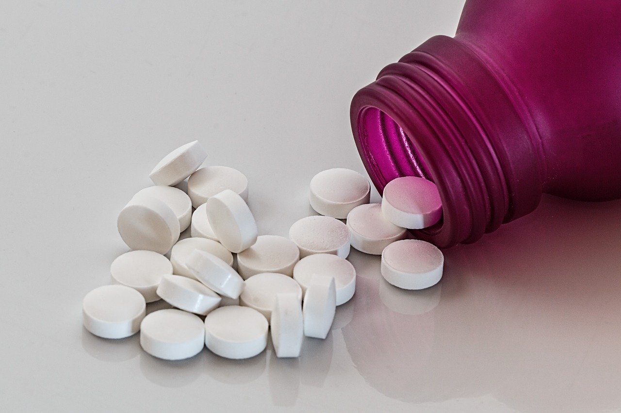 Nie ma dowodów potwierdzających związek ibuprofenu z pogorszeniem przebiegu COVID-19 - Zdjęcie główne