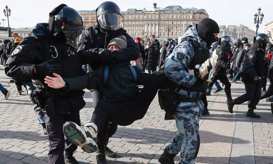 Protesty w Rosji coraz głośniejsze. Mocniej reaguje również rosyjska policja - Zdjęcie główne
