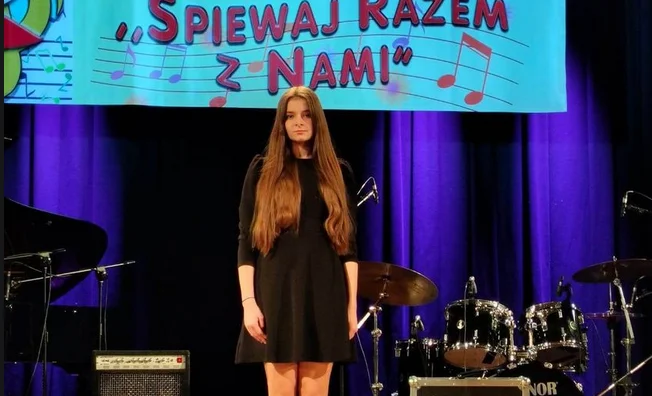 Emilia Tabor z V LO wyróżniona na Podkarpackim Festiwalu Piosenki "Śpiewaj razem z nami" w Przemyślu! - Zdjęcie główne