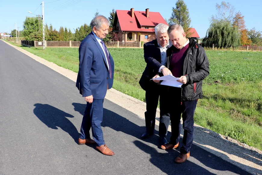 Kolejne drogi oddane do użytku przez Powiat Mielecki. Przebudowano trasę relacji Młodochów-Babicha - Zdjęcie główne