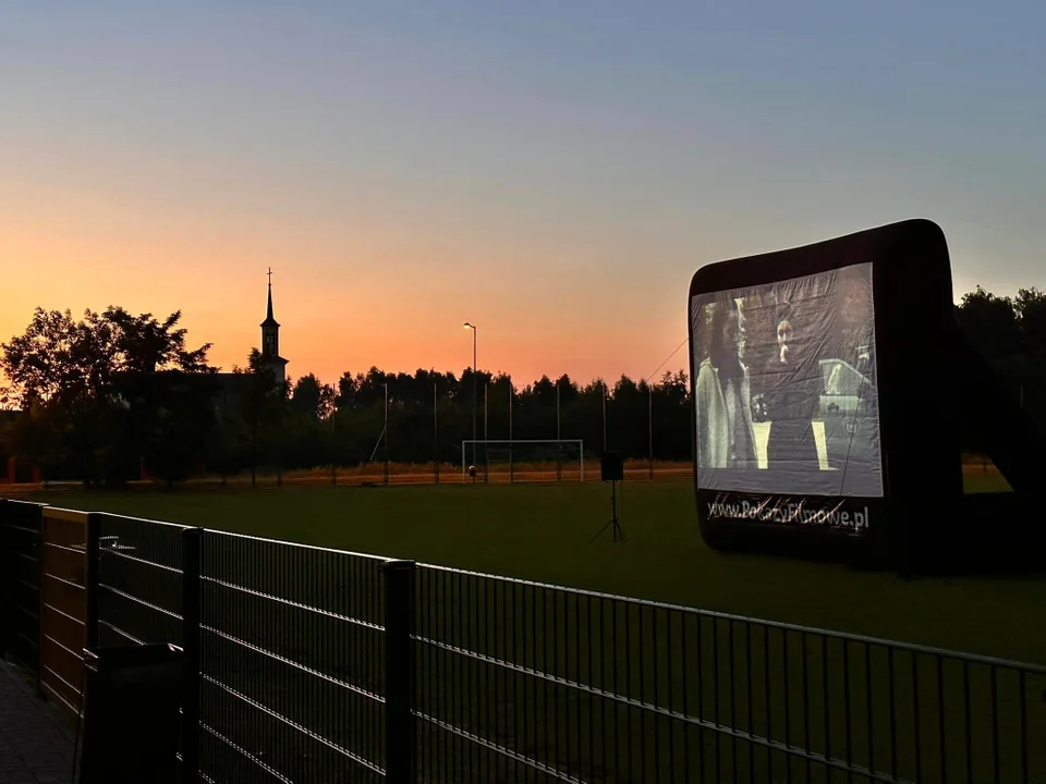 Letnie Kino Smoczanka oficjalnie ruszyło! Kiedy i jakie filmy obejrzeć? [PLAKAT] - Zdjęcie główne