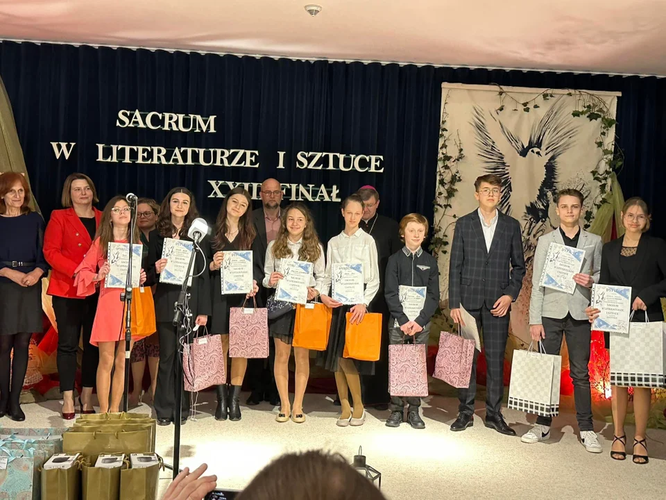 Wygrane mielczan w recytacji i pracach plastycznych w wojewódzkim konkursie „Sacrum w Literaturze i Sztuce” - Zdjęcie główne