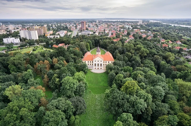 Obrazek do pytania - Kto po pierwszych wolnych wyborach samorządowych pełnił funkcję prezydenta miasta i przewodniczącego rady miasta?