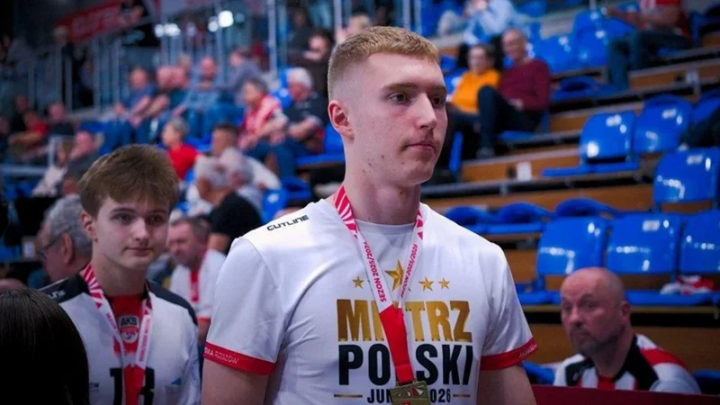 Obrazek do pytania - Jakiego utalentowanego 19-letniego środkowego i wicemistrza świata U19 zakontraktowała Asseco Resovia?