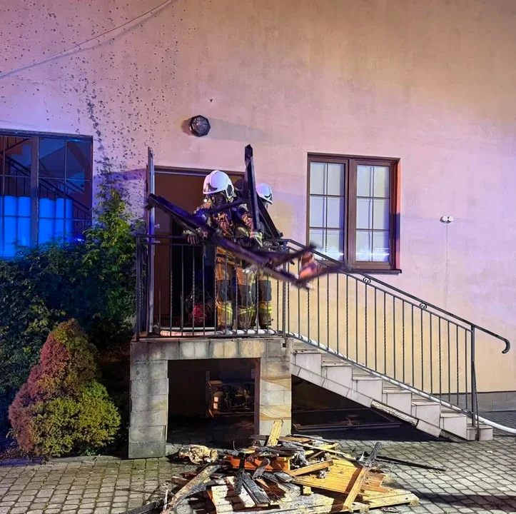 Obrazek do pytania - Co było źródłem ognia podczas  pożaru w jednym z hoteli pod Rzeszowem?