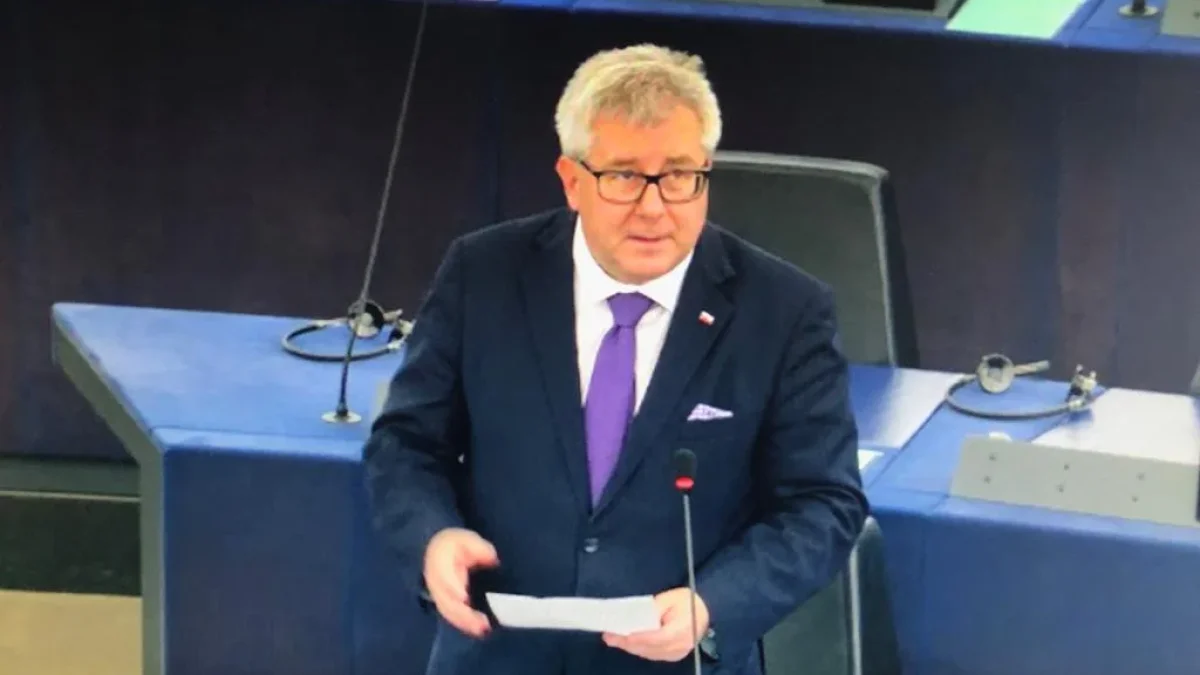 Były europoseł Ryszard Czarnecki i jego żona usłyszeli zarzuty. Syn polityka przekonuje, że "prawda zwycięży" - Zdjęcie główne