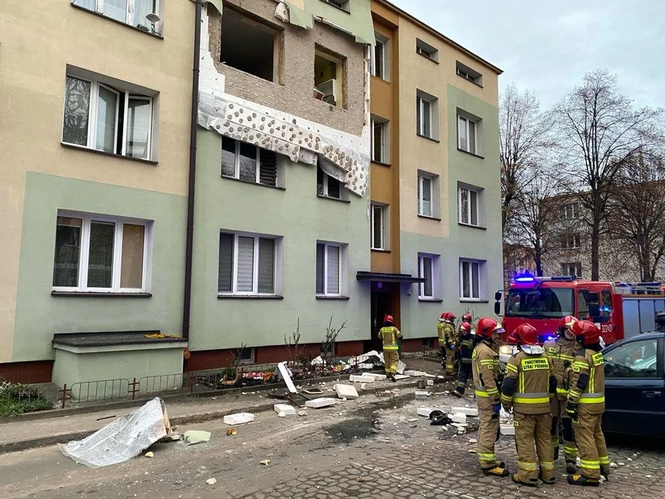 Wybuch gazu w bloku w Rzeszowie. Jeden ranny, kilkanaście osób ewakuowanych [ZDJĘCIA] - Zdjęcie główne