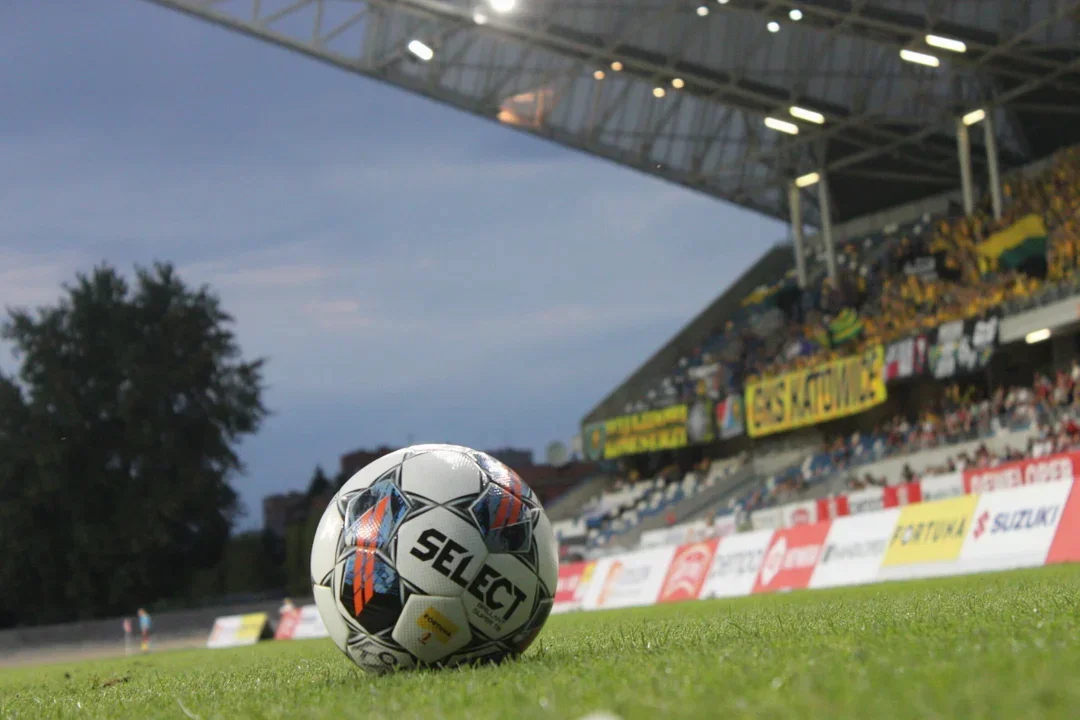 Kibice wracają na Stadion Miejski w Rzeszowie. Stal zagra z Puszczą Niepołomice - Zdjęcie główne