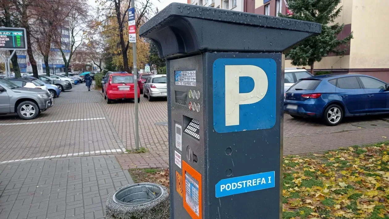 Nowe terminale płatnicze w parkingowych parkometrach. Będą szybsze i z BLIK-iem - Zdjęcie główne