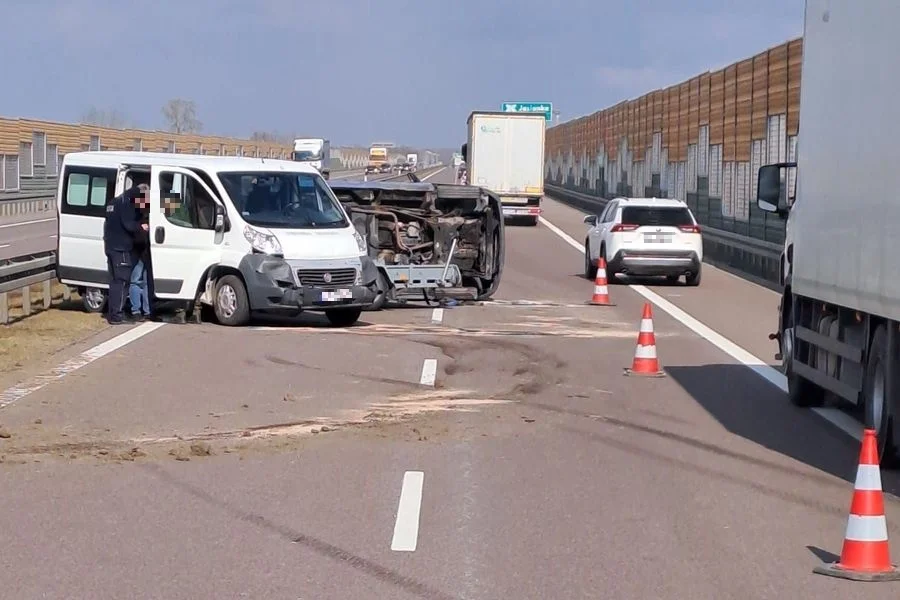 Uwaga kierowcy! Poważne utrudnienia na S19. Wypadek lawety - Zdjęcie główne