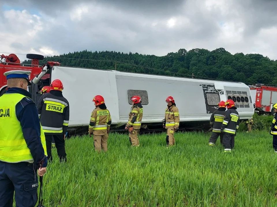 Wypadek autokaru wiozącego dzieci na wycieczkę z Rzeszowa do Zakopanego