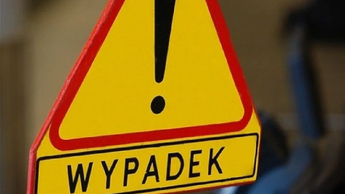 Wypadek w Wólce Niedźwiedzkiej. Chevrolet potrącił 35-latka na przejściu dla pieszych - Zdjęcie główne