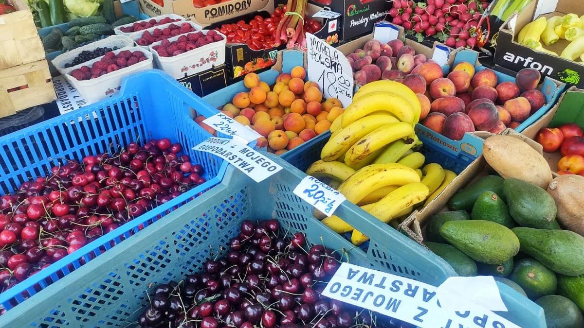 Ceny owoców w osiedlowym bazarku i marketach w Rzeszowie. Gdzie kupicie taniej i lepiej? [ZDJĘCIA] - Zdjęcie główne