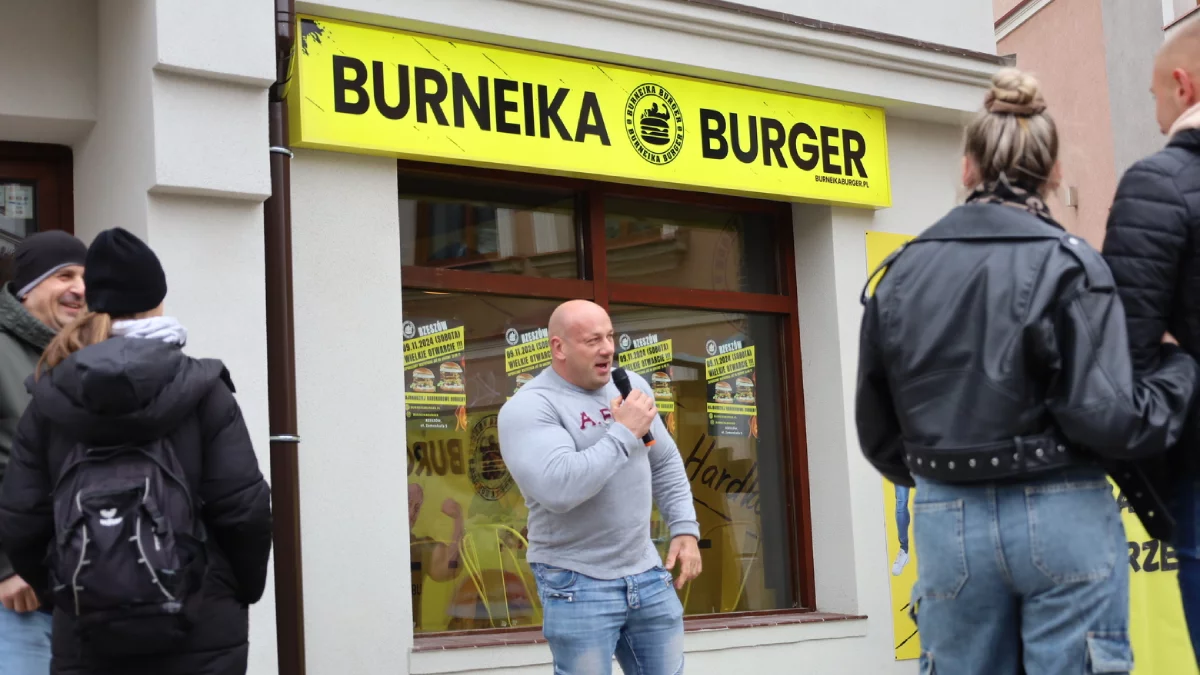 Burgery Burneiki już w Rzeszowie. Hardkorowy Koksu pozował z fanami [ZDJĘCIA] - Zdjęcie główne