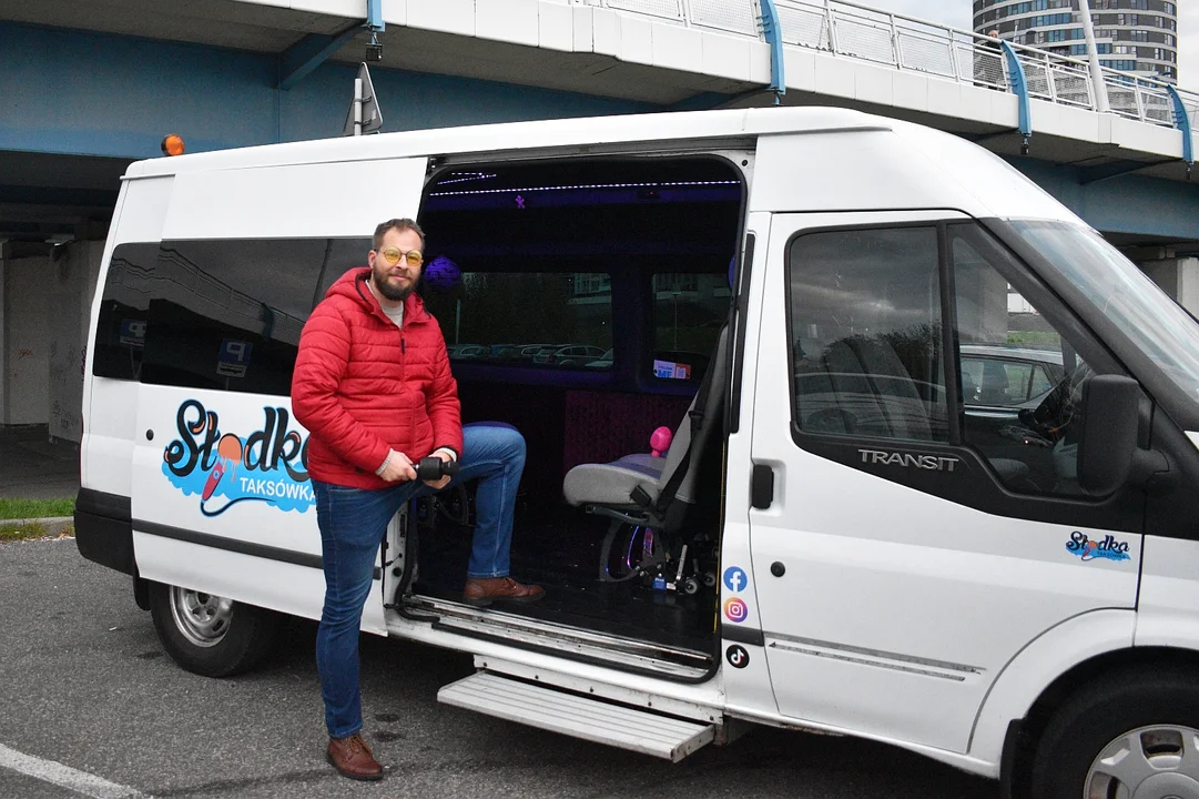 Słodka Taksówka mobilnym karaoke w Rzeszowie. W aucie możecie zaśpiewać swoje ulubione piosenki [ZDJĘCIA] - Zdjęcie główne