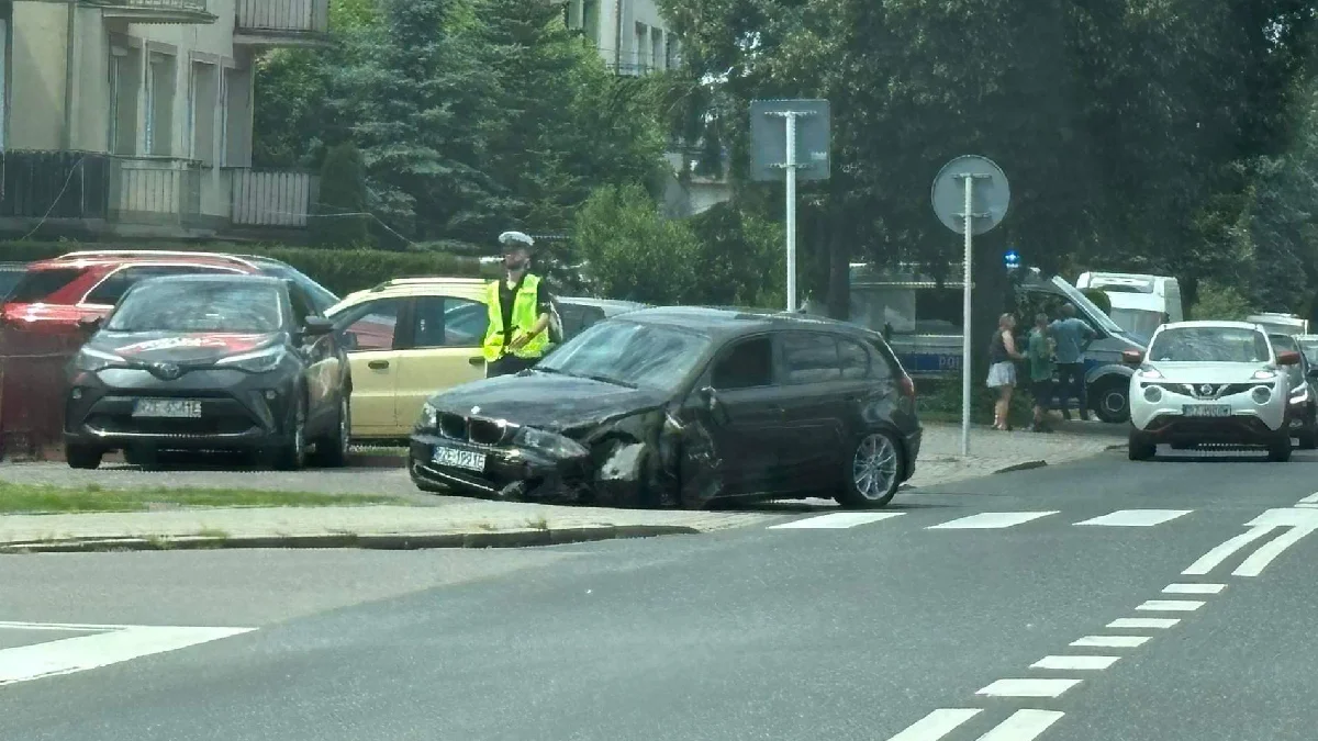 Wypadek na ul. Łukasiewicza w Rzeszowie. Zablokowany jeden pas ruchu do centrum! [ZDJĘCIA] - Zdjęcie główne