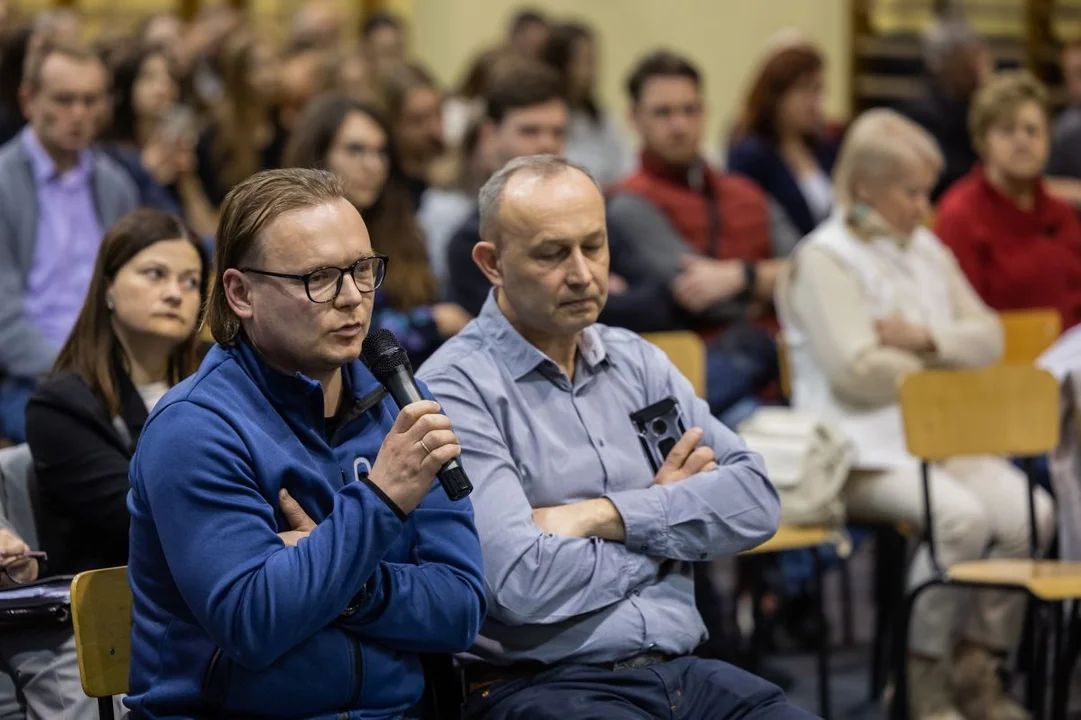 Konrad Fijołek na spotkaniu z mieszkańcami osiedli Staromieście i 1000-lecia. W planach istotne inwestycje - Zdjęcie główne