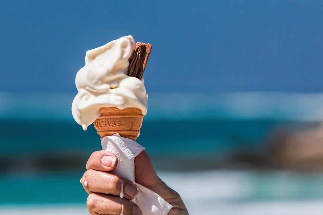 5. Gelateria Fragola, ul.Grunwaldzka 7, ocena 4,6 (281 opinii). Komentarz klienta: Bardzo duży wybór smaków lodów. Duże porcje, czuć smak tych lodów. Pavlova genialne! W bakaliowych naprawdę dużo bakalii, sorbety też smakują tak jak dany smak owoca. 