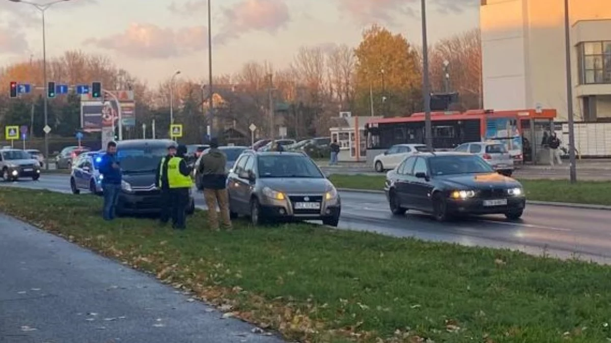 Korki i utrudnienia ruchu w Rzeszowie po południu. Kolizja na al. Rejtana [ZDJĘCIA] - Zdjęcie główne