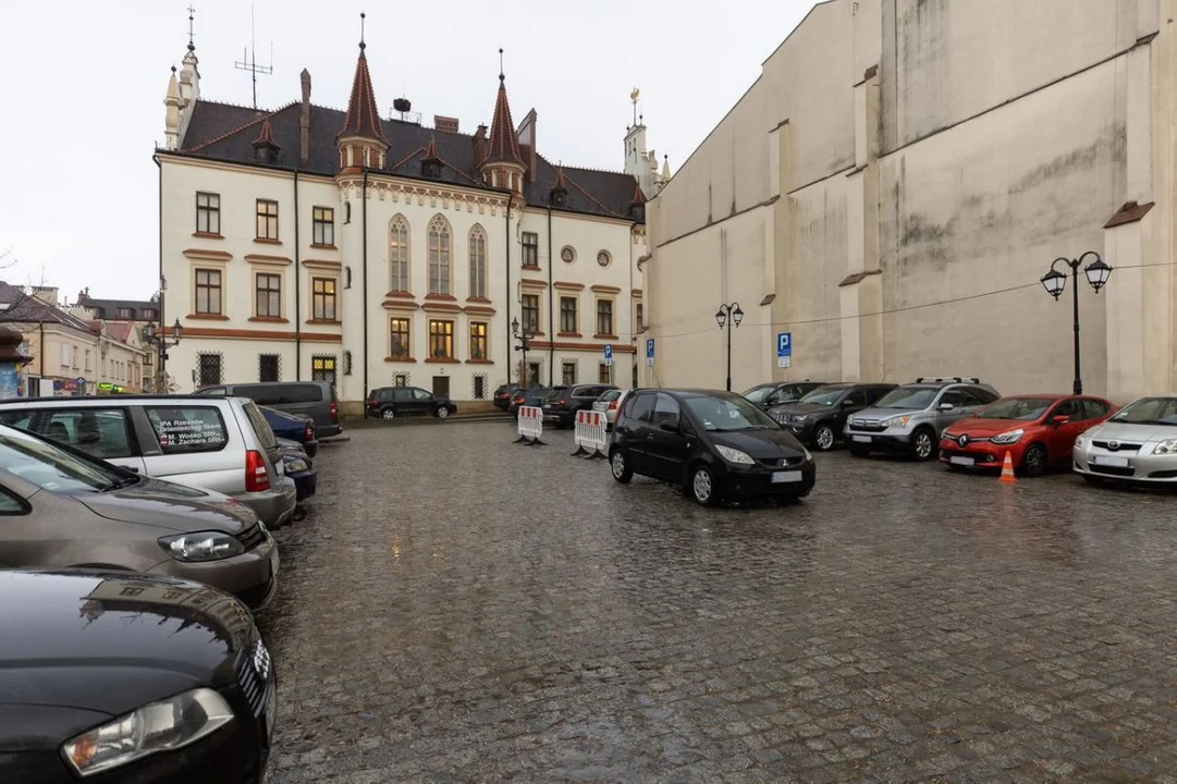 Centrum wydarzeń kulturalnych na Słowackiego w miejsce parkingu przy ratuszu - Zdjęcie główne