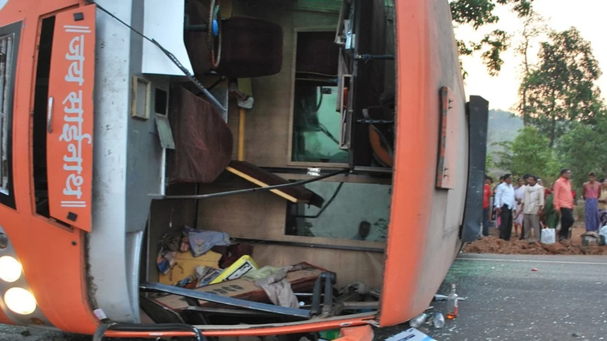 Wywrócenie tira na autostradzie A4. Pojazd zablokował drogę - Zdjęcie główne