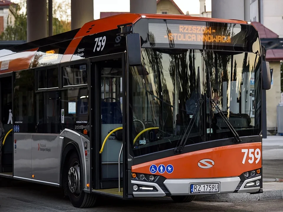 Będą nowe autobusy w Rzeszowie. Miasto zakupi pojazdy marki Solaris i Autosan  - Zdjęcie główne