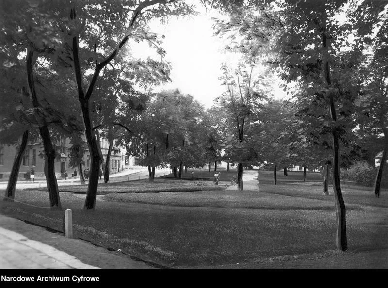 Park w Rzeszowie. Zdjęcie pochodzi z lat 1939 - 1940 