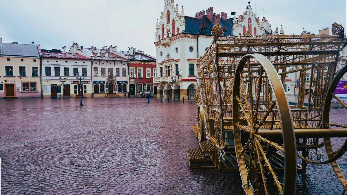 Rzeszów powoli szykuje się na święta. Pierwsze ozdoby już są [ZDJĘCIA] - Zdjęcie główne