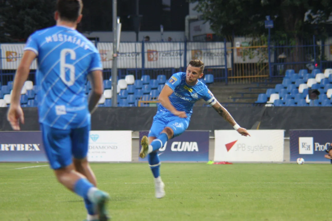 Fortuna 1 Liga: Sandecja Nowy Sącz 0:1 Stal Rzeszów. Cenne wyjazdowe zwycięstwo biało-niebieskich [RELACJA] - Zdjęcie główne