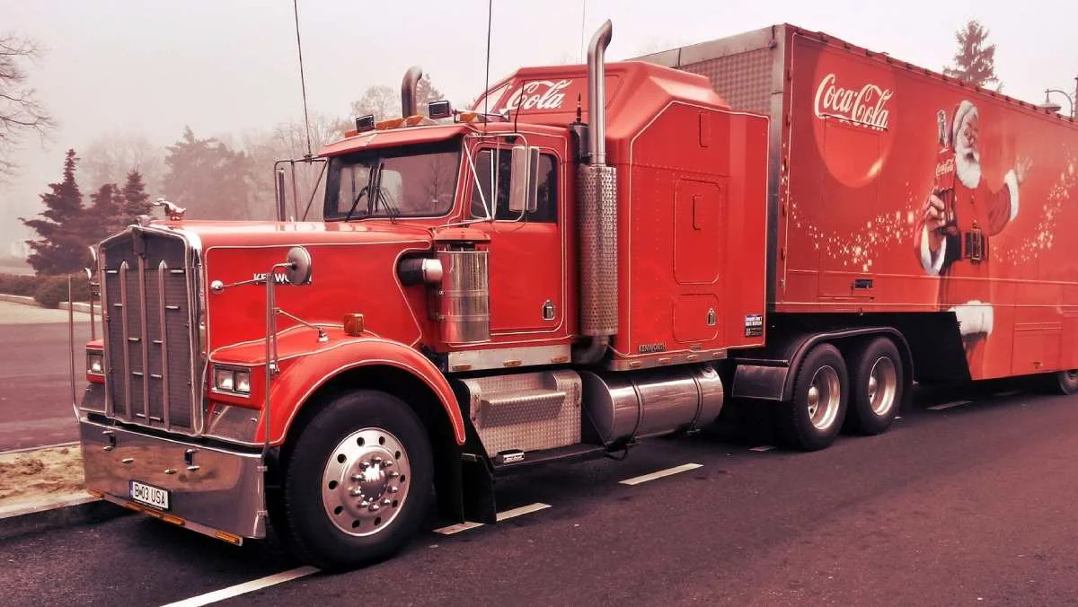 W trasę ruszyła świąteczna ciężarówka Coca Coli. Jest szansa, że przyjedzie do Rzeszowa - Zdjęcie główne