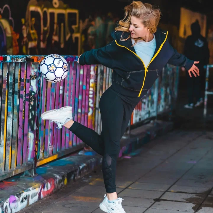 Agnieszka Mnich z Boguchwały dała pokaz swoich umiejetności przed ceremonią losowania grup w Katarze 