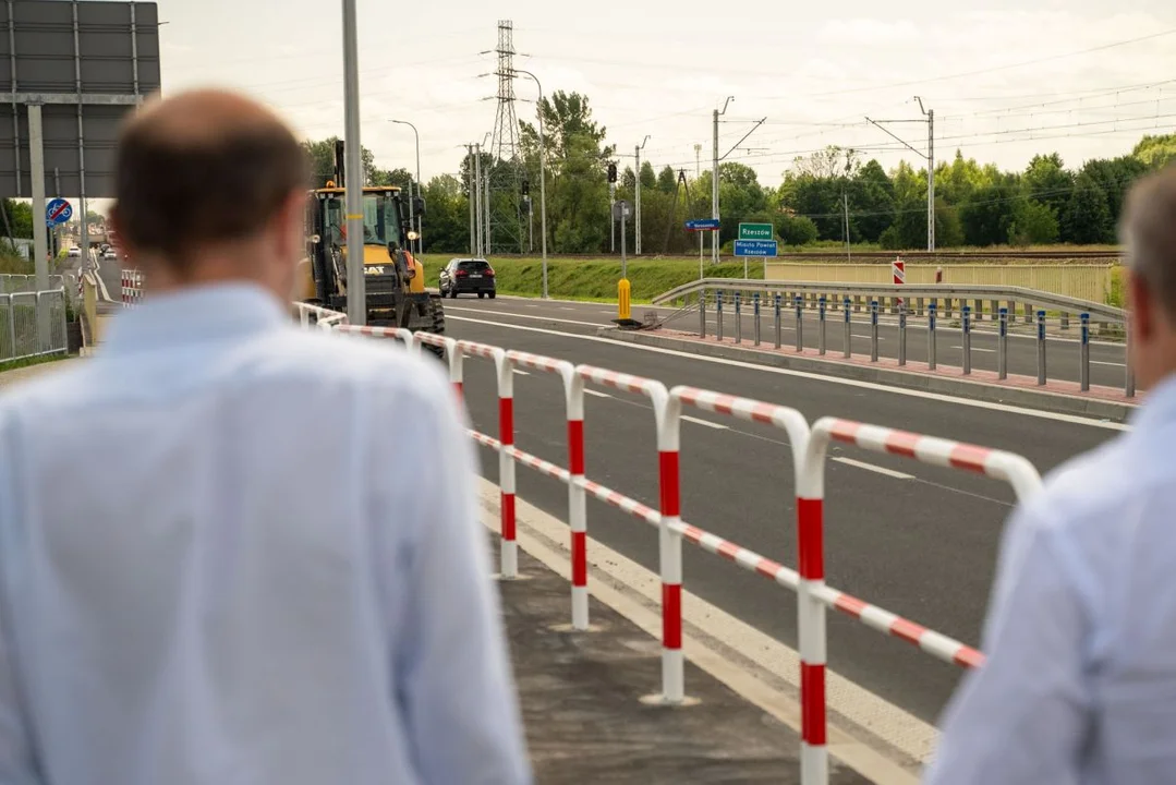 Przebudowa ulicy Warszawskiej trwa już ponad rok. Kiedy zakończą się prace i co już zostało zrobione? [ZDJĘCIA] - Zdjęcie główne