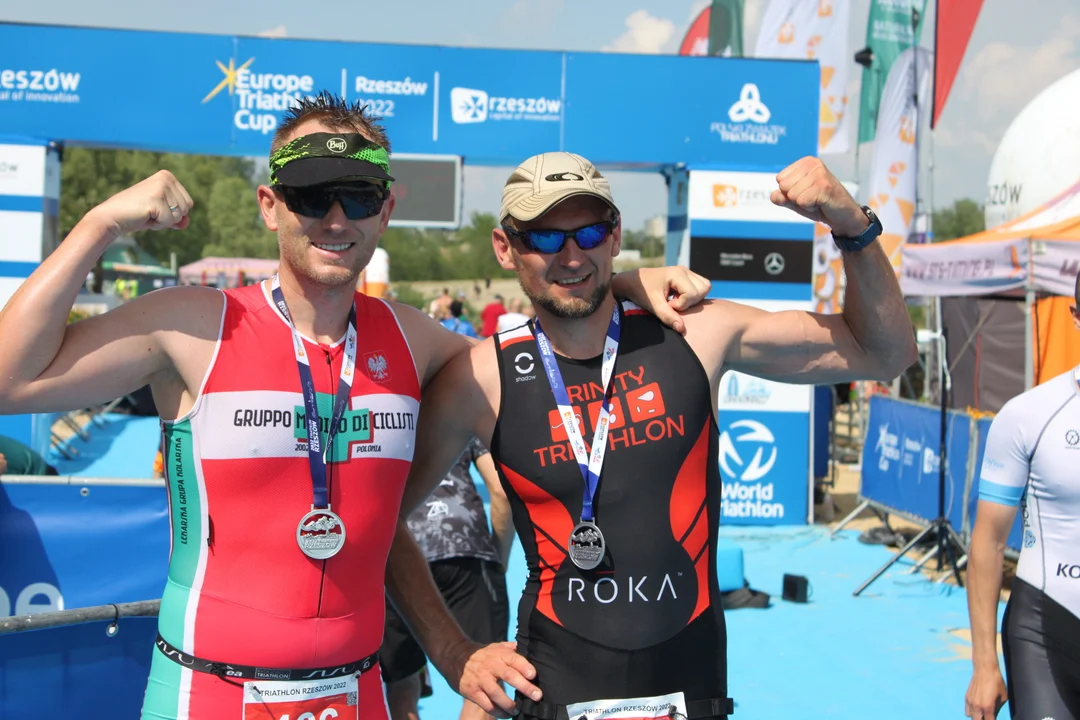 Triathlon Rzeszów 2022 zakończony sukcesem. Zobacz fotografie szczęśliwych zawodników z trasy oraz na mecie [ZDJĘCIA] - Zdjęcie główne